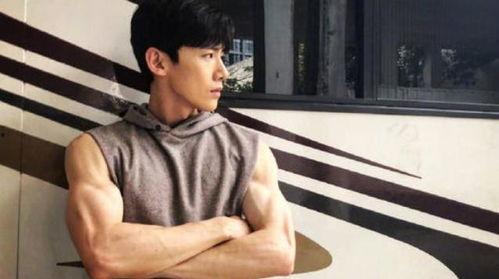 白敬亭娱乐圈吃瓜,娱乐圈吃瓜达人，揭秘明星幕后故事  第3张